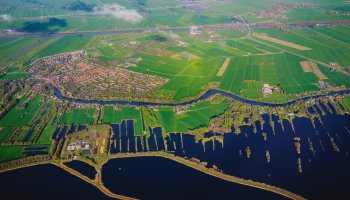 A critical review of Dutch water governance 