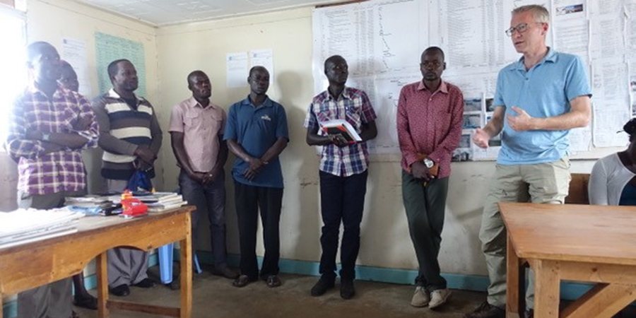 Photo of a capacity building session with residents of the Kenyan county of Homa Bay.