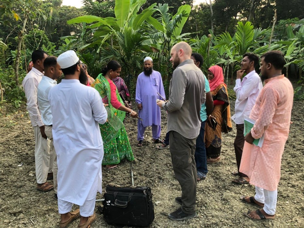 Field training with experts Arjen de Vos, Director at The Salt Doctors, and Tine te Winkel, Water Economist at Acacia Water