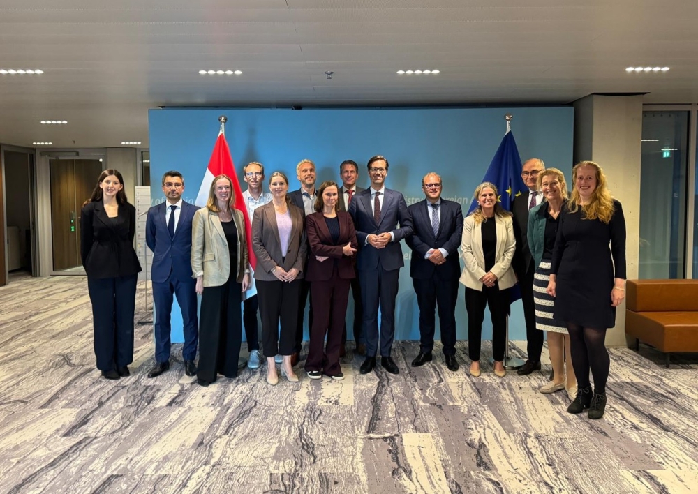 All participants in the roundtable discussion: representatives from the Dutch water sector and Minister Sjoerdsma.