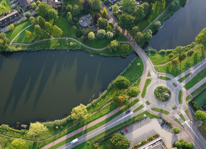 Aerial view of an urban area in the Netherlands with water and green areas. Photo: Ezra / Unsplash