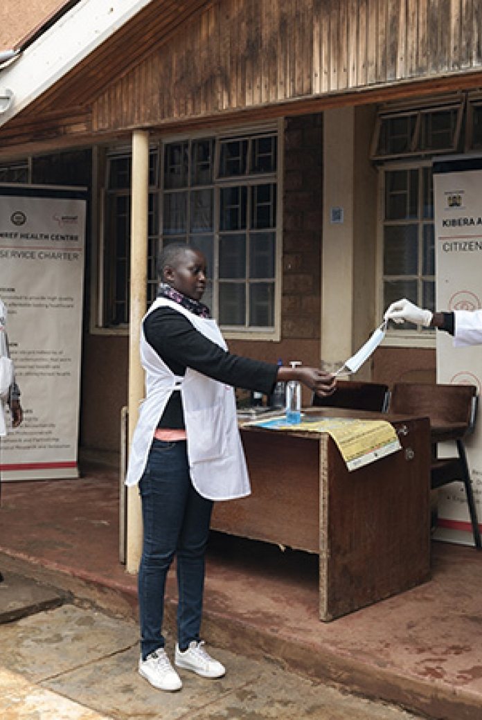 Amref. Distributing free face masks.