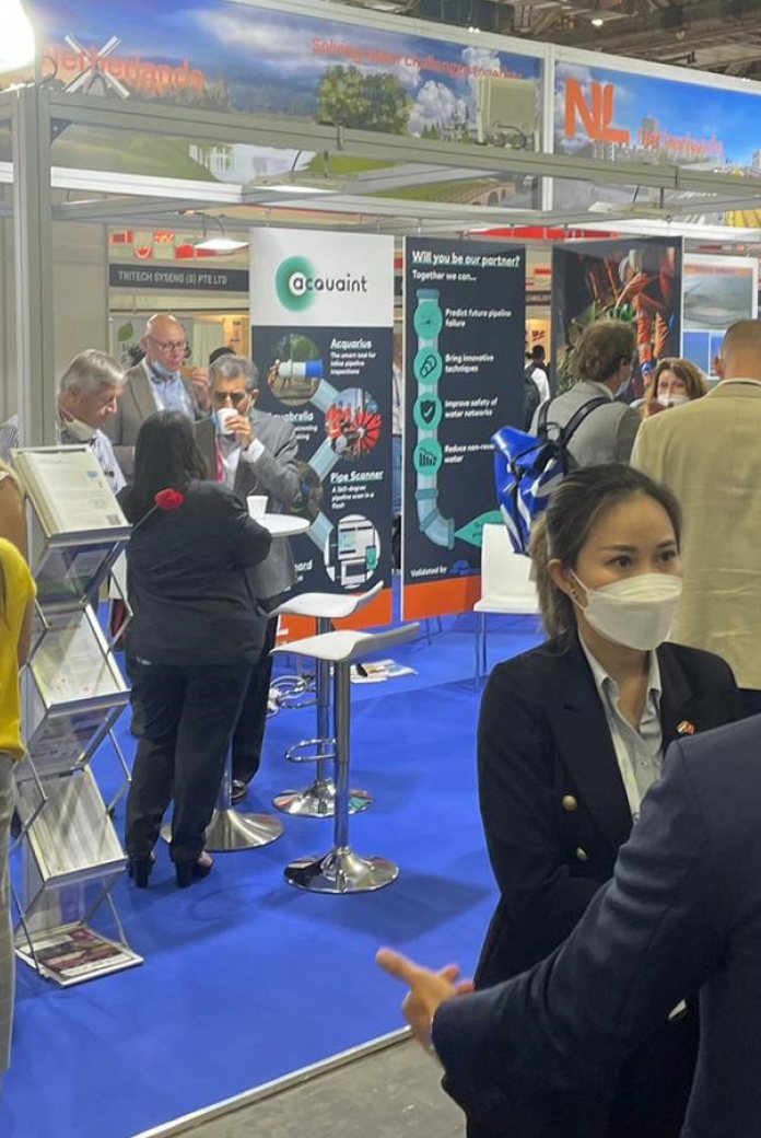 People visiting the Netherlands Pavilion at the Singapore International Water Week.