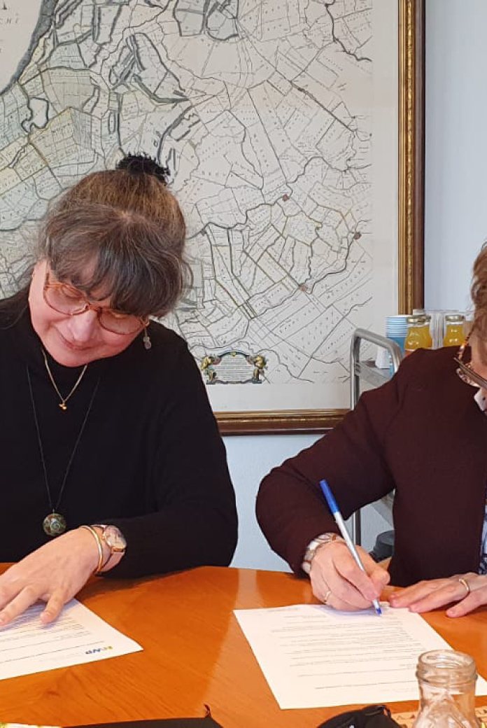 Photo of Caroline Bäcker, NWP Director and Chair of the Board, and Olga Zhovtonog, Primavera’s Director, signing the MoU.