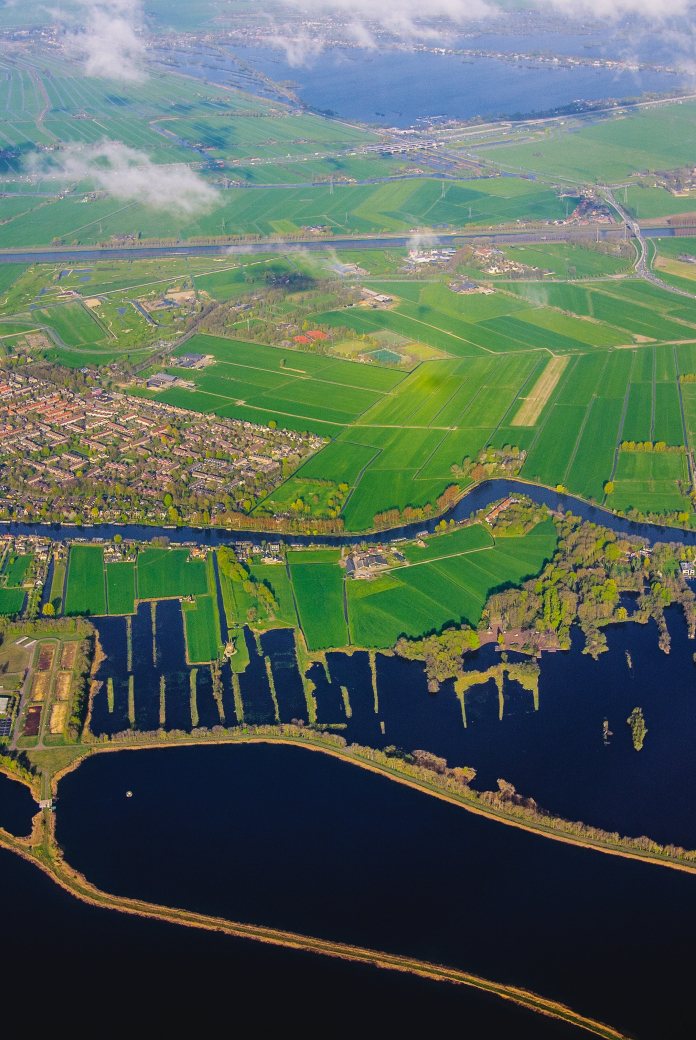 A critical review of Dutch water governance 