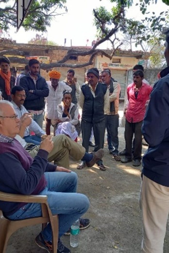 Prof Wim Bastiaanssen from IrriWatch meets with local farmers