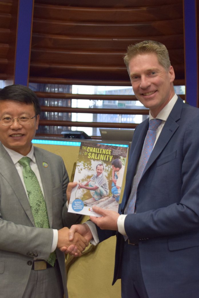 Handing over the Challenge of Salinity Magazine by Ambassador Marcel Beukeboom Permanent Representative of the Netherlands to the Rome Based Agencies, to Dr Lifeng Li, Director of the Land and Water Division