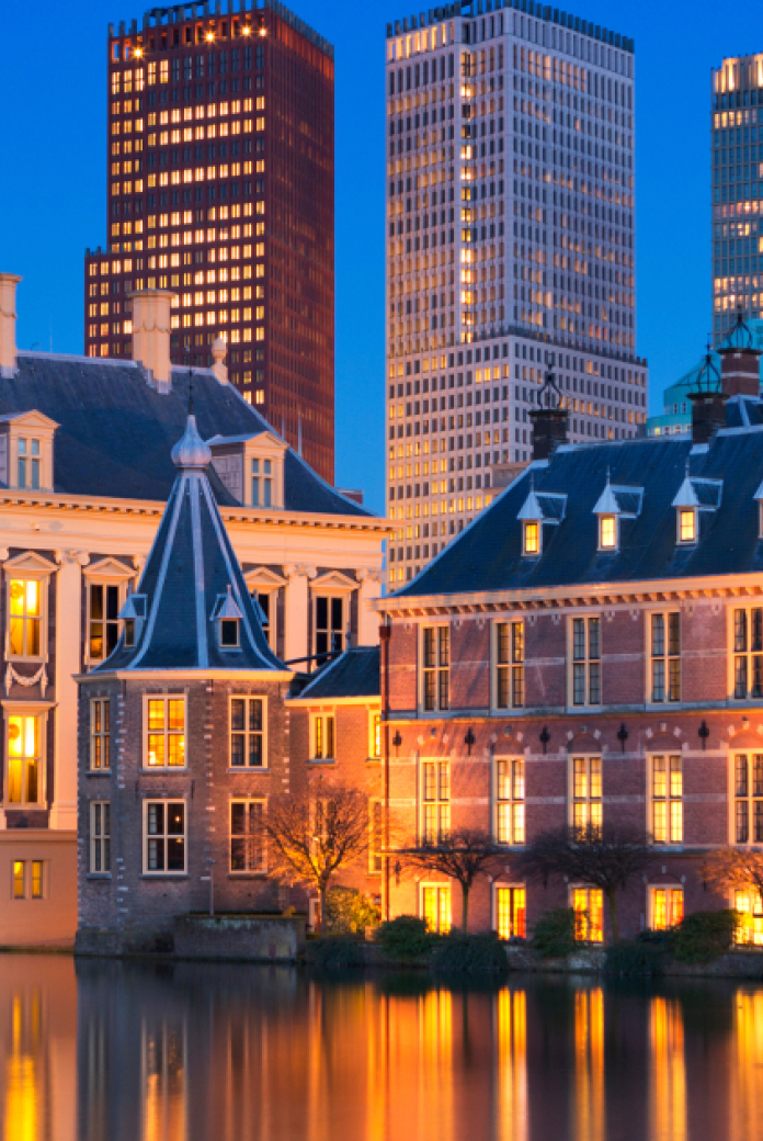 The pond in front of the Dutch parliament offices by night