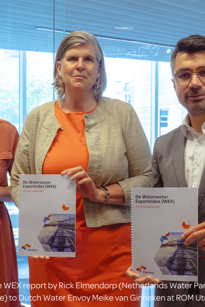 Presentation of the WEX report by Rick Elmendorp (NWP) and Yvonne van den Berg (Water Alliance) to Dutch Water Envoy Meike van Ginneken. Photo by Jos Hummele