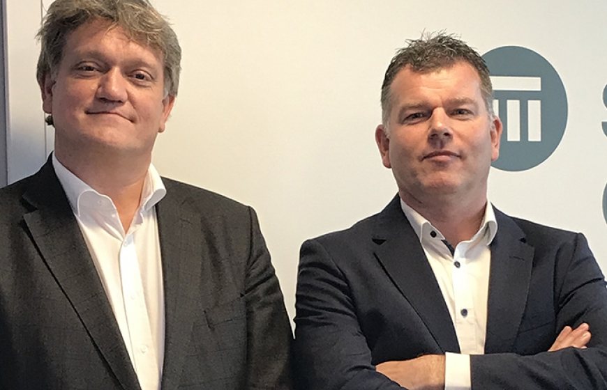 Blog of Swiss Re. Photo of Jeroen Weurding, Country Manager Benelux (left) and Gerth-Jan Heck Senior, Underwriter Construction and Engineering (right).