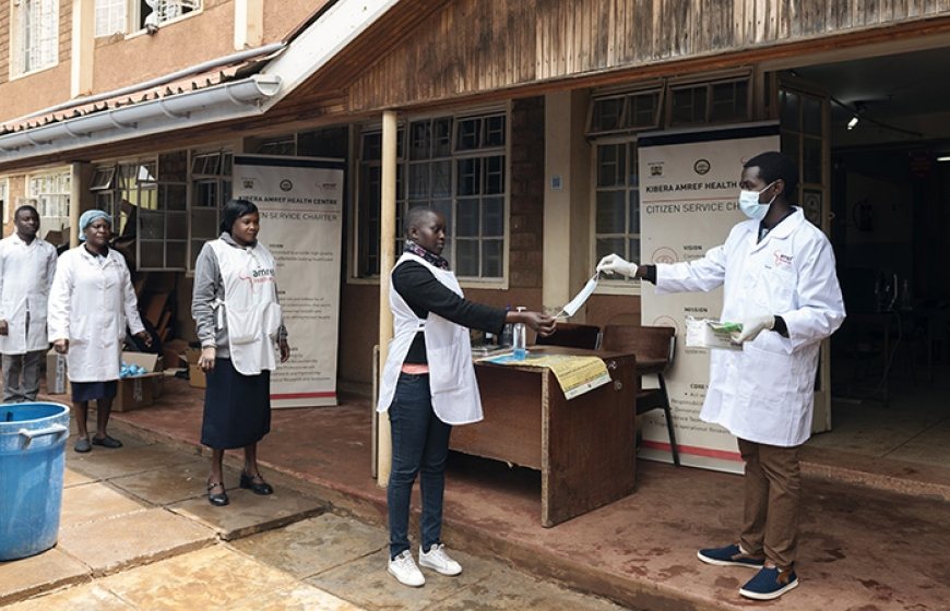 Amref. Distributing free face masks.