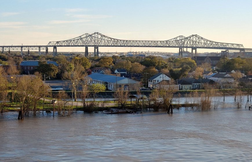 Pixabay-New-Orleans-Bridge-River