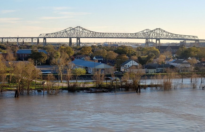 Pixabay-New-Orleans-Bridge-River