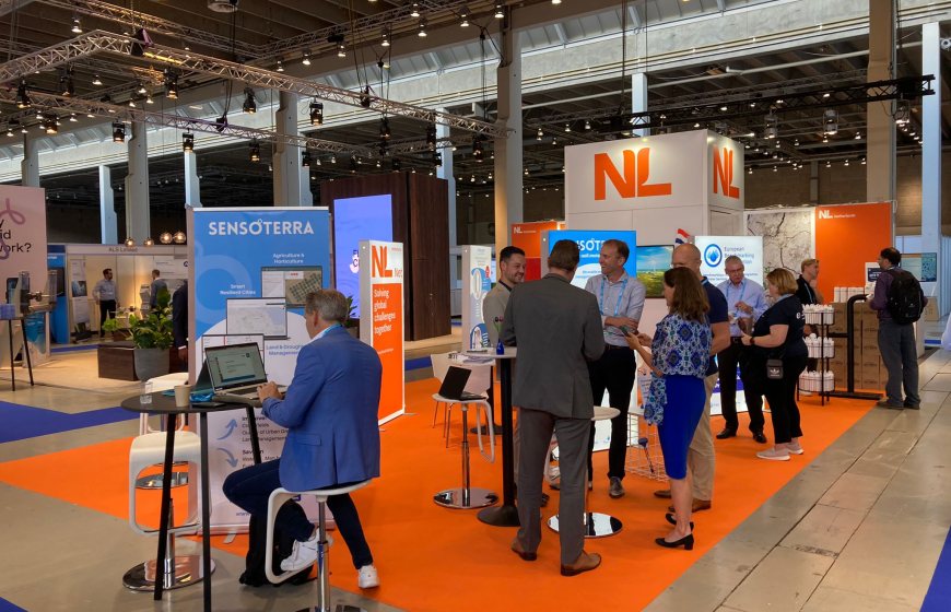 Photo of participants of the Netherlands Lounge IWA 