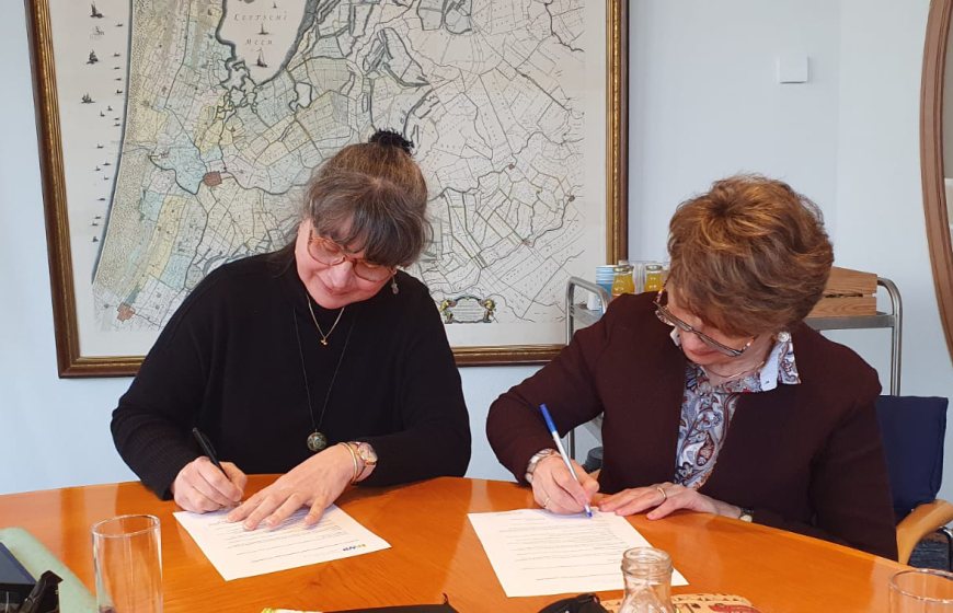 Photo of Caroline Bäcker, NWP Director and Chair of the Board, and Olga Zhovtonog, Primavera’s Director, signing the MoU.