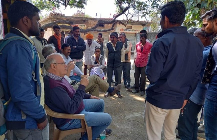 Prof Wim Bastiaanssen from IrriWatch meets with local farmers