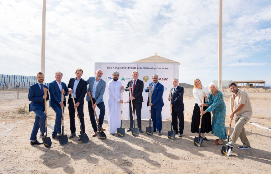 Blue-Harvest-Pilot-Project-Oman-2025-partners puting in the first spade in the ground