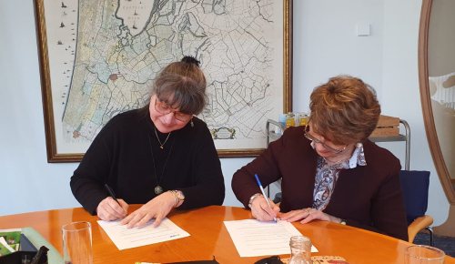 Photo of Caroline Bäcker, NWP Director and Chair of the Board, and Olga Zhovtonog, Primavera’s Director, signing the MoU.