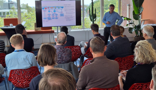 Diederik van der Molen presents the EU Water Framework Directive to the members of the Nutrient Platform in the room