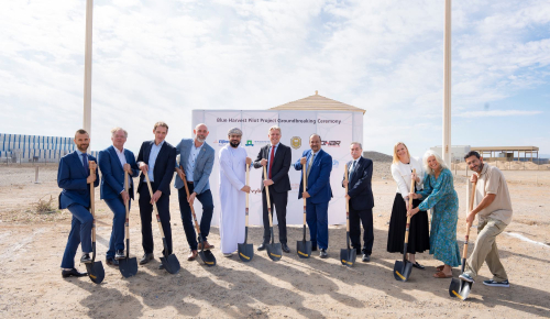 Blue-Harvest-Pilot-Project-Oman-2025-partners puting in the first spade in the ground