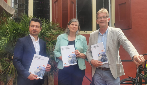 Presentation of the WEX report to Dutch Water Envoy Meike van Ginneken by NWP Director & Chair Rick Elmendorp and Water Alliance Director Hein Molenkamp